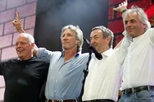 Роджер Уотерс выступил с Билли Корганом и Томом Морелло