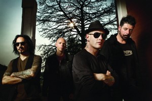 Stone Sour перепели песню Gimme Shelter с Лззи Хейл