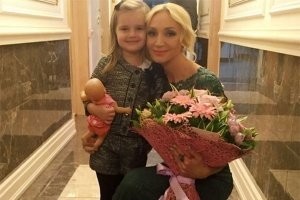 Кристина Орбакайте пришла на "Золотой граммофон" вместе с 3-летней дочерью