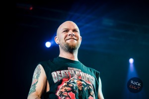 Five Finger Death Punch продолжат тур по Европе без Papa Roach
