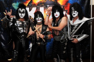 Kiss сыграют акустический концерт