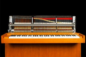 Счастливое пианино группы АВВА продадут на аукционе