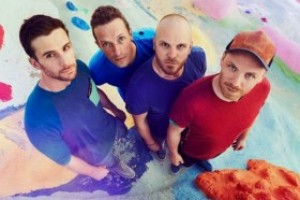 Новогодний подарок своим фанатам сделала группа Coldplay.