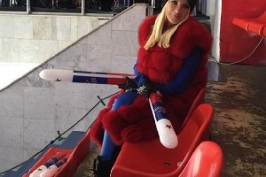 Лера Кудрявцева болеет за своего мужа на трибуне