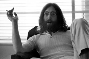 Самый большой пучок волос Джона Леннона продадут на аукционе