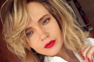 Голая Глюк'oZa в полупрозрачном платье шокировала публику