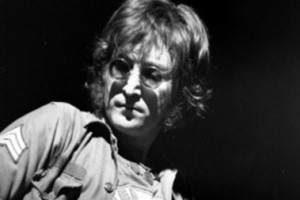 Прядь волос Джона Леннона продали на аукционе за 35 тысяч долларов