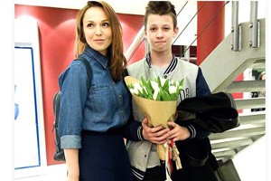Альбина Джанабаева впервые вышла в свет со старшим сыном от Валерия Меладзе