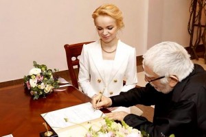 Армен Джигарханян тайно женился