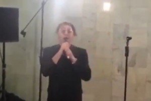 Лепс спел «Рюмку водки» в московском метро