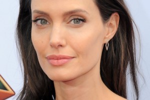 Исхудавшую Анджелину Джоли экстренно госпитализировали
