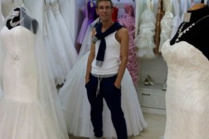 Алексей Панин выбирает свадебное платье невесте!