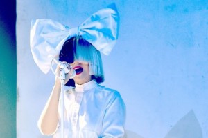 Выступление Sia стало одним из самых ярких на фестивале Coachella.