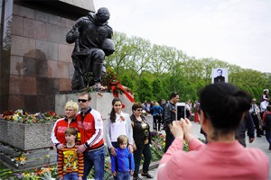 Россия осудила идею проведения рок-феста на могилах советских солдат в Берлине