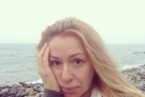 51-летняя Алена Апина опубликовала фото без макияжа