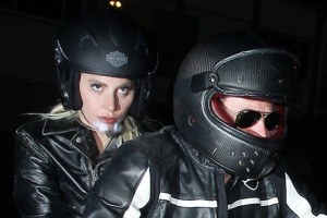 Леди Гага приехала в итальянский ресторан с Брэдли Купером на мотоцикле