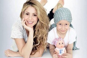  Шакира в помощь онкобольным детям выпустила лысую куклу