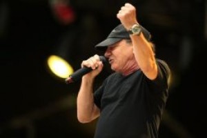 Вокалист AC/DC хочет вернуться на сцену