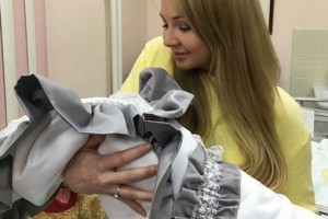Бывшая участница реалити-шоу «Дом-2» Дарья Пынзарь наконец-то отправляется с новорожденным малышом домой. 