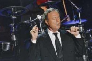 Хулио Иглесиас на концерте в Кремле пошутил о своем возрасте