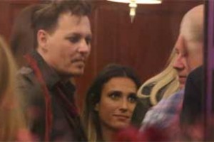 СМИ: Джонни Деппа заметили на вечеринке с новой спутницей  