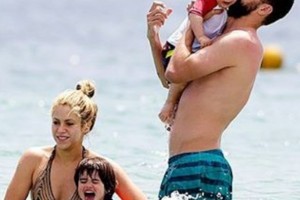 Шакира и Жерар Пике с детьми на отдыхе на Ибице