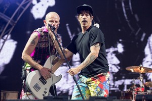 Новый альбом Red Hot Chili Peppers стартовал с первой строчки в чартах iTunes