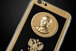 Вокалисту Rammstein преподнесли iPhone с Путиным