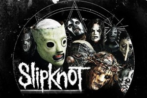 Вокалист Slipknot выкинул телефон фаната