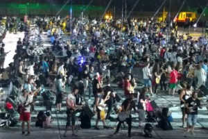 1200 музыкантов сыграли рок-хиты на одной сцене