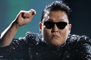 Хлоя Морец Танцует Gangnam Style