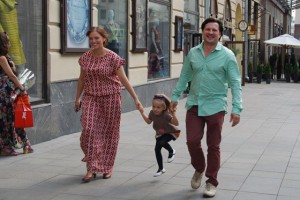 Звезда сериала «Не родись красивой» Нелли Уварова второй раз стала мамой 