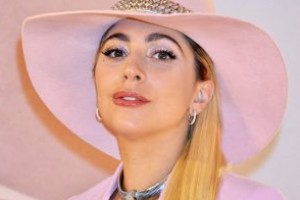 Леди Гага признана лучшей певицей по версии MTV EMA 2016