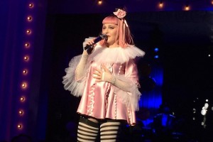 Мадонна исполнила печально-клоунский кавер на «Toxic» Бритни Спирс !!!*