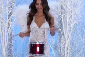«Ангелы» Victoria’s Secret снялись в новогоднем видео