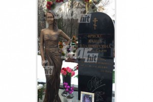 Бронзовая скульптура Жанны Фриске установлена на её могиле
