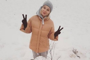 Беременная Полина Гагарина отправилась с семьей на горнолыжный курорт