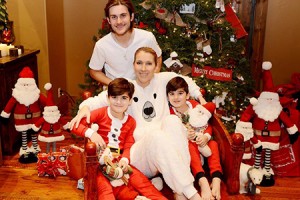 Селин Дион опубликовала рождественскую фотографию с сыновьями