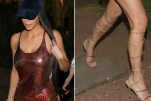 Ким Кардашьян вышла в прозрачном платье без белья и со сломанным каблуком