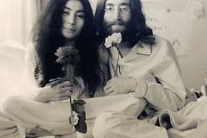 Истории любви Джона Леннона и Йоко Оно посвятят фильм....................