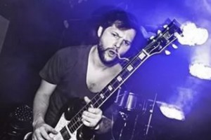 От Дельфина уходит «голый гитарист» Павел Додонов
