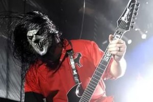 Гитарист Slipknot Мик Томпсон перенес операцию