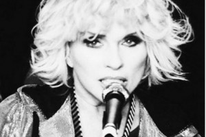 Blondie заставили космонавта краситься в скафандре 