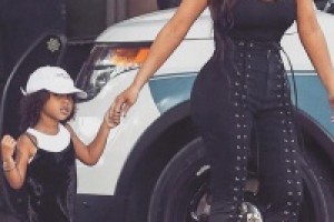 Ким Кардашьян показала секрет своей осиной талии