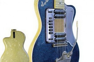 К 50-летию Курта Кобейна его гитару выставят на eBay..............................