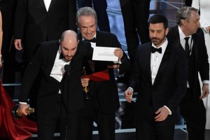 Скандал на «Оскаре»-2017: фильм «Ла-Ла Ленд» назвали лучшим, но быстро передумали
