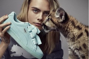 Кара Делевинь рекламирует Puma с пумой