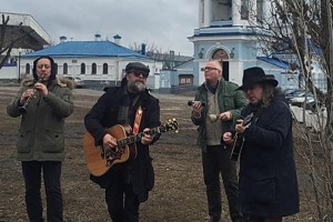 Борис Гребенщиков спел на улице во Владимире
