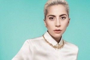 Леди Гага в ретро-наряде рекламирует украшения от Tiffany