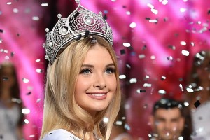 «Мисс Россия 2017» Полина Попова выиграла три миллиона и автомобиль